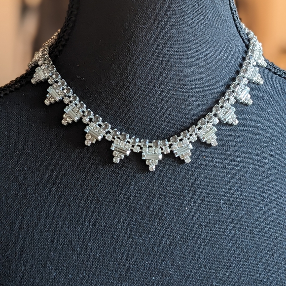 vintage rhinestone necklace with square and rectangular stones arranged Triangl - Picture 1 of 11